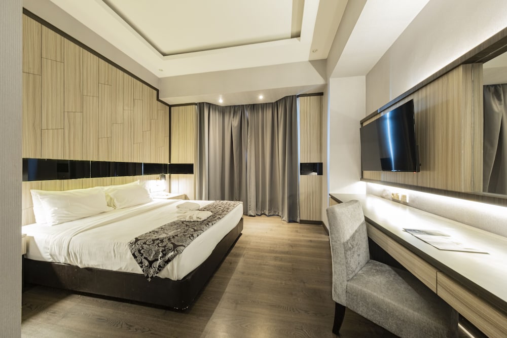 GRAND, JUNIOR SUITE