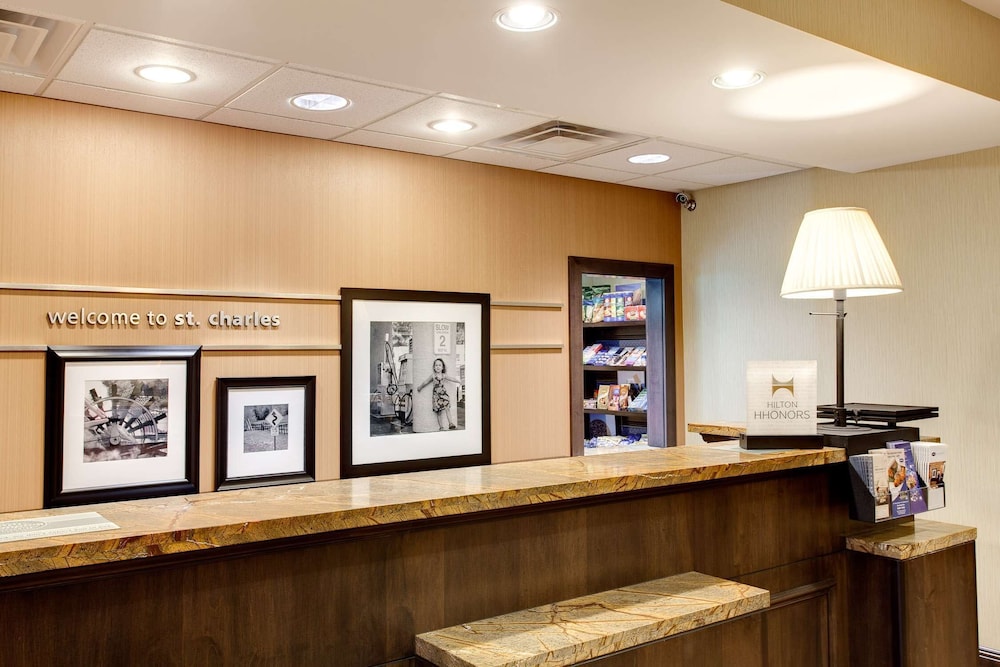 Hampton Inn Chicago Saint Charl 4/43