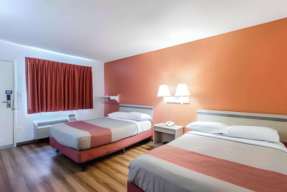 غرفة بسريرين مزدوجين، Motel6 Modesto, CA 2/4