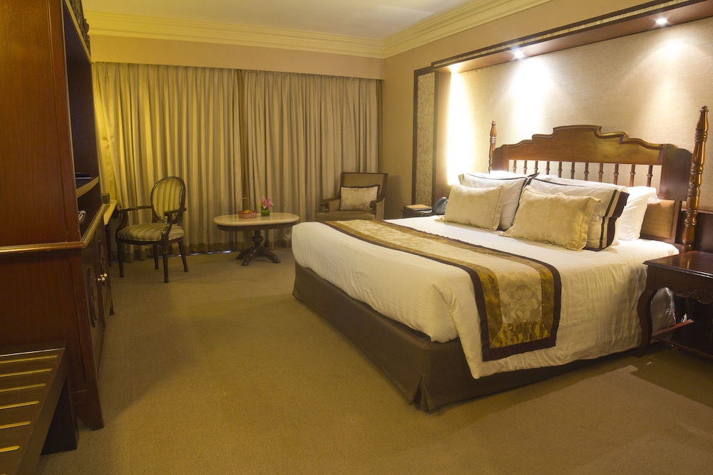 The Manila Hotel 12/25