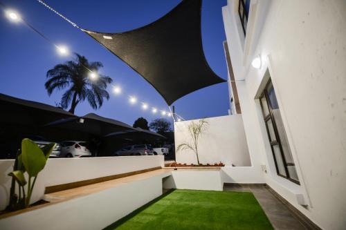 The Royal Bryanston 27/33