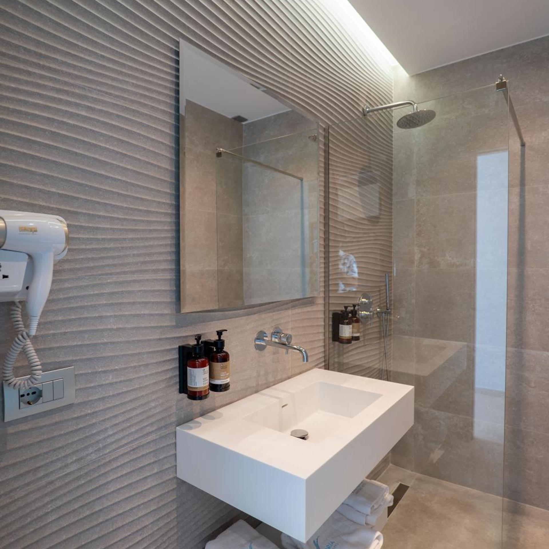 Victoria Boutique Hotel 54/57