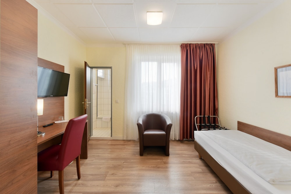 Hotel Schumacher Dusseldorf 33/66