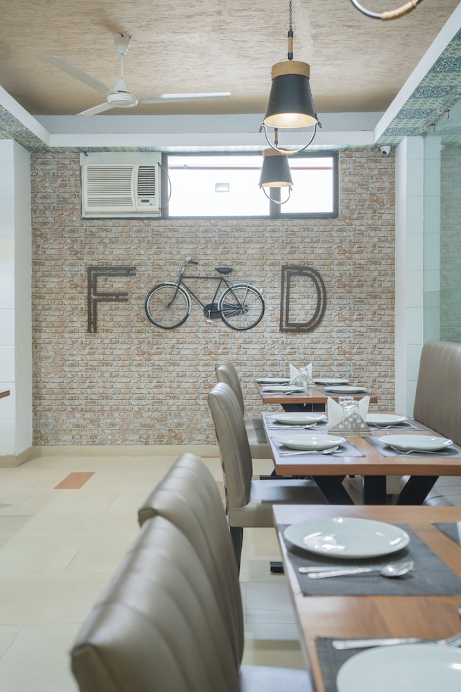Ahuja Residency Parklane 25/50