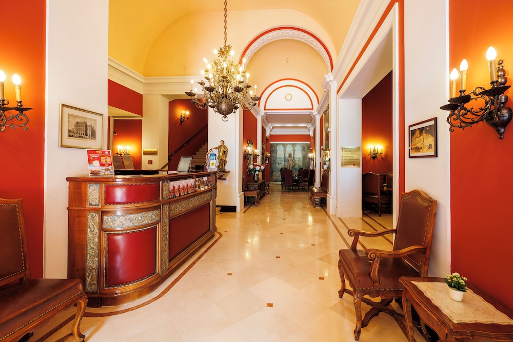 Regina Hotel 10/52