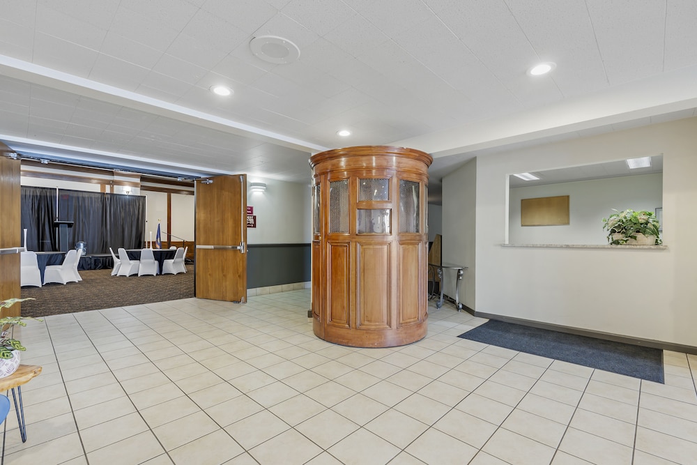 Seaport Inn and Suites 4/38