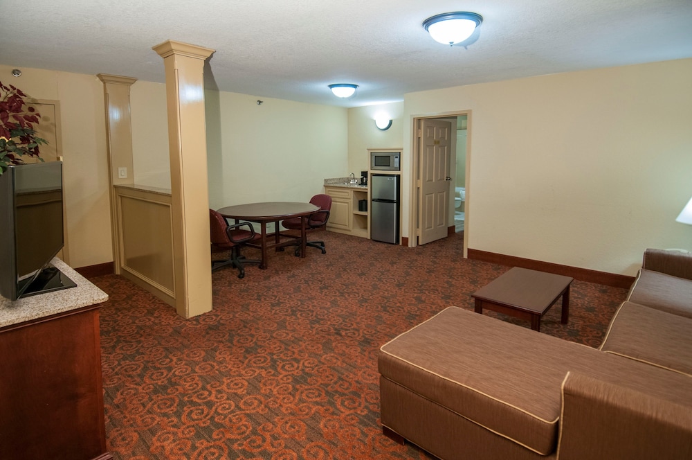 Governors Suites Hotel 37/47