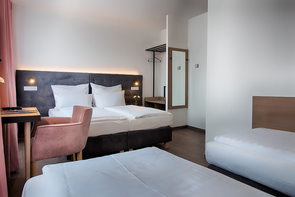 Home Hotel 26/59