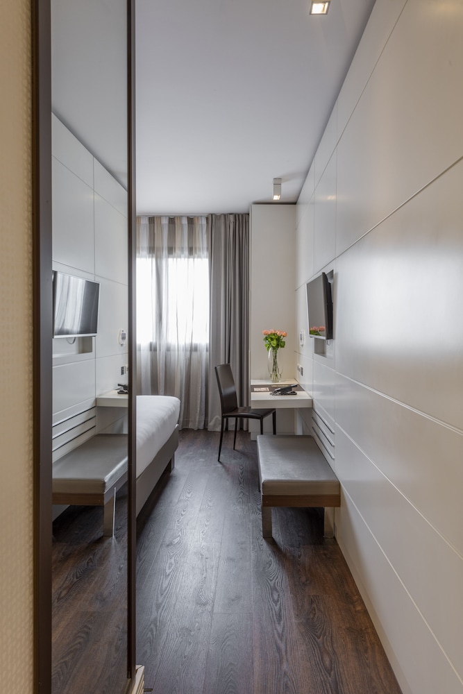 Room, Single, Twin Beds, H10 Roma Citta 4/10