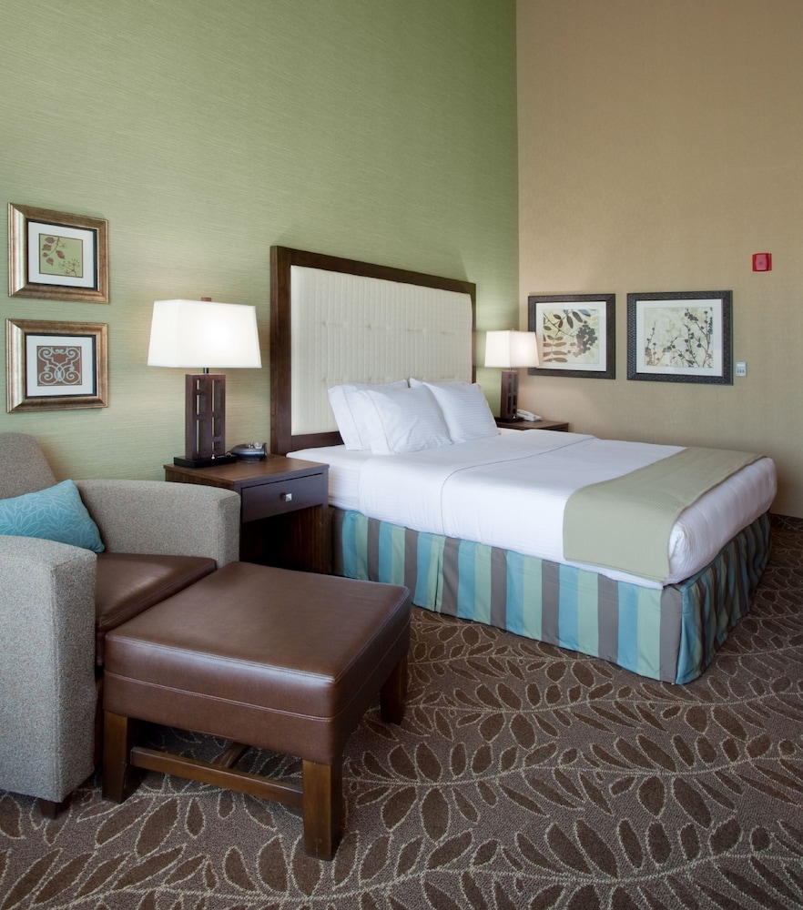 Holiday Inn Express Hotel Suites Logan 26/79