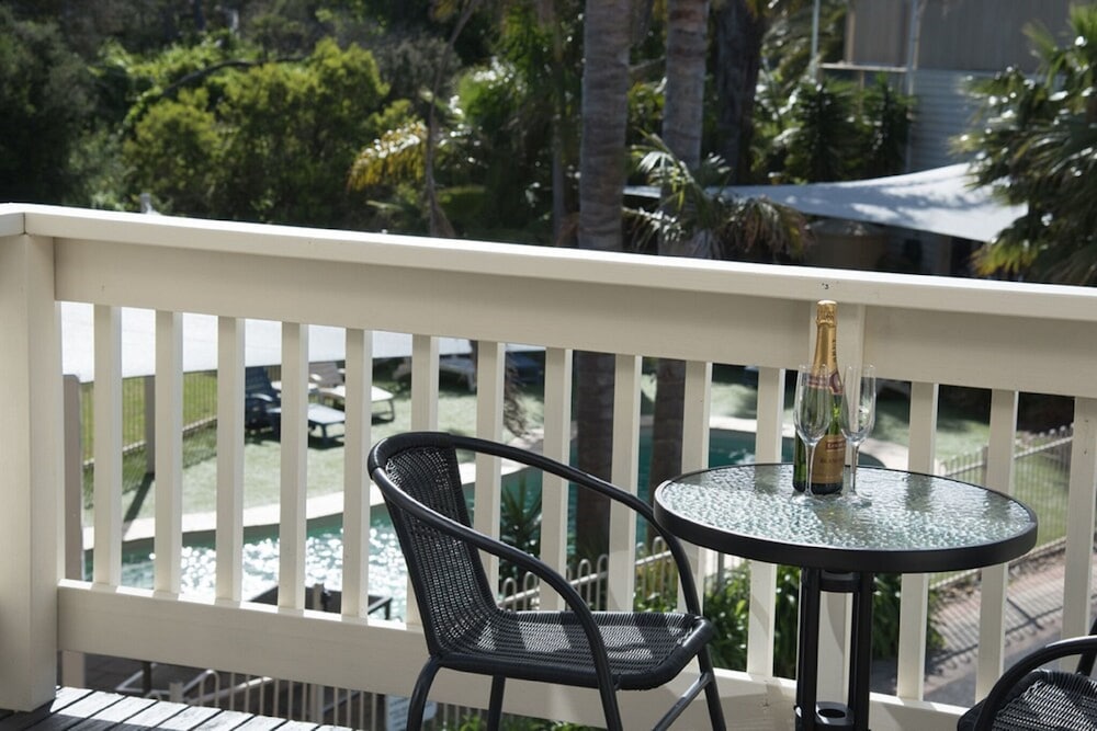 Boathouse Resort Studios & Suites 7/69