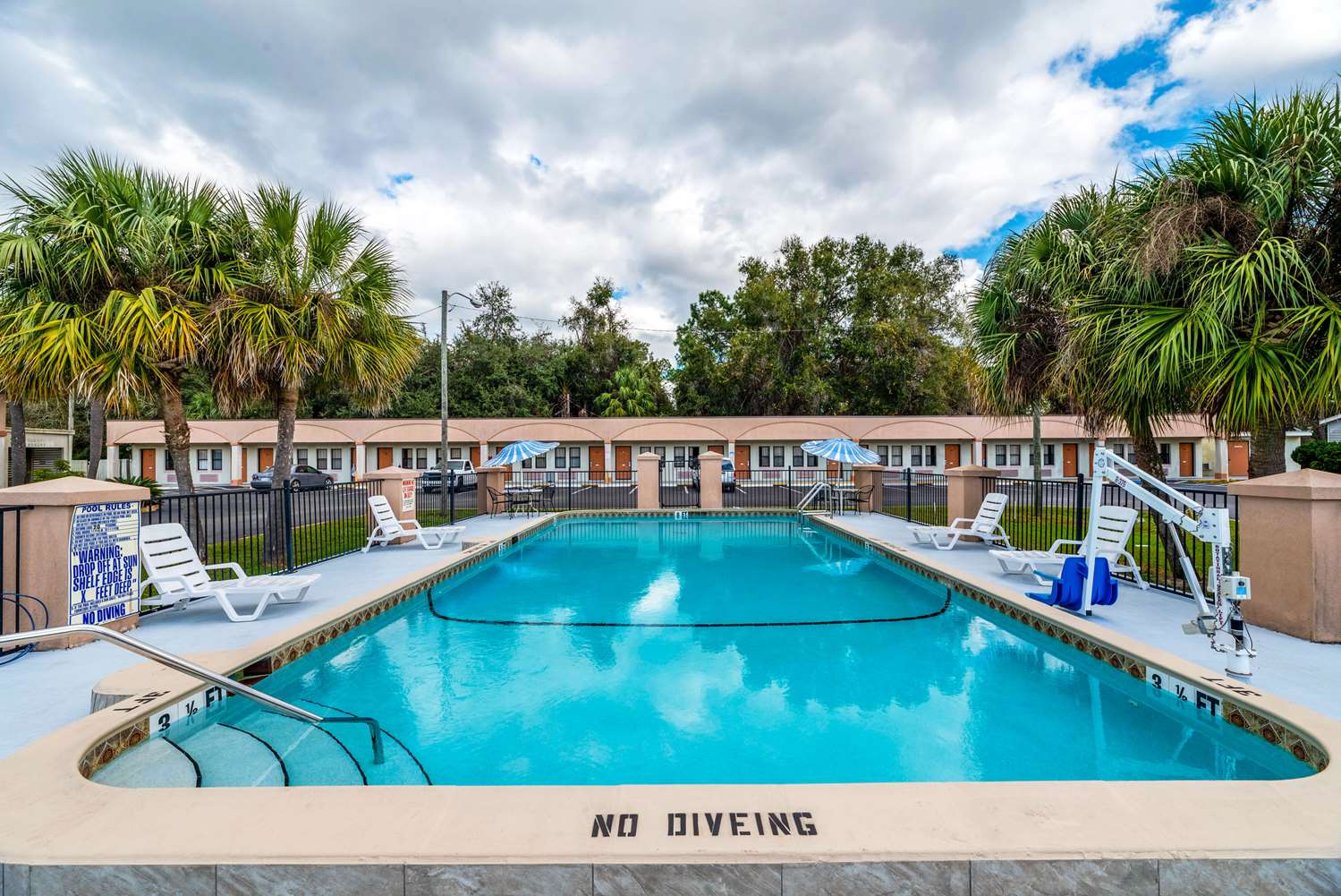 Econo Lodge Crystal River 26/26