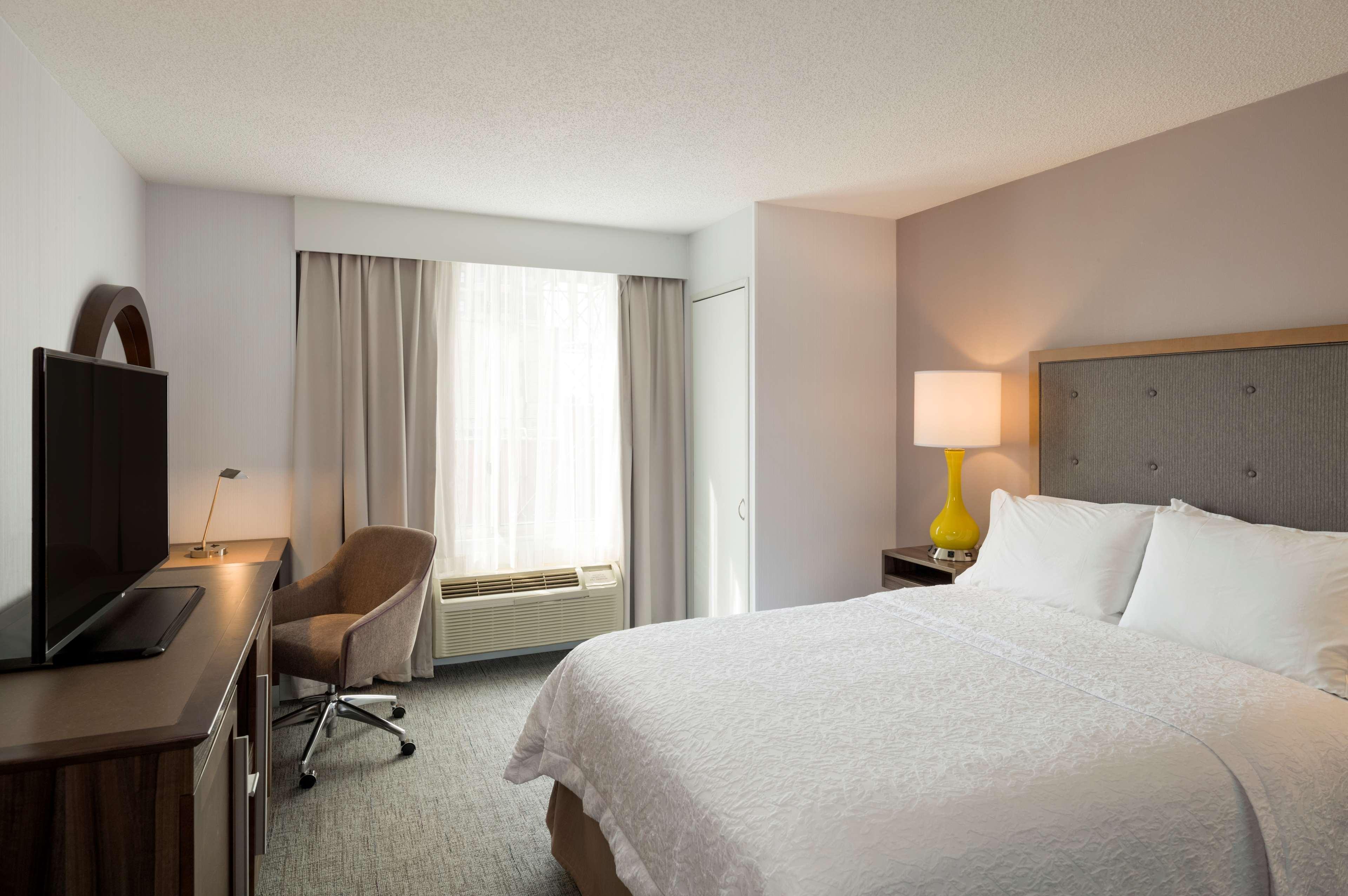 PREMIUM, QUEEN BED