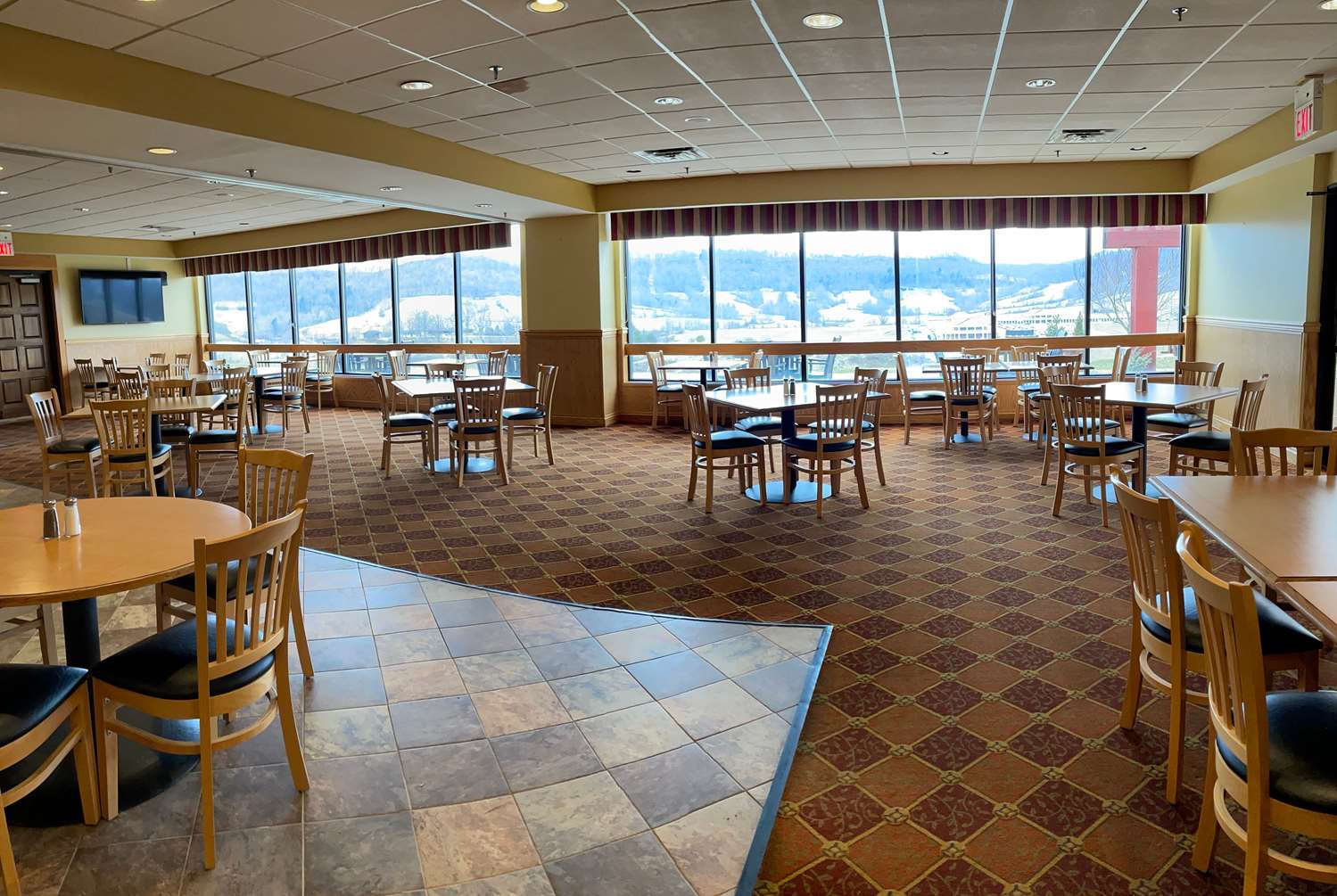 Days Inn & Suites by Wyndham Sutton Flatwoods 7/10