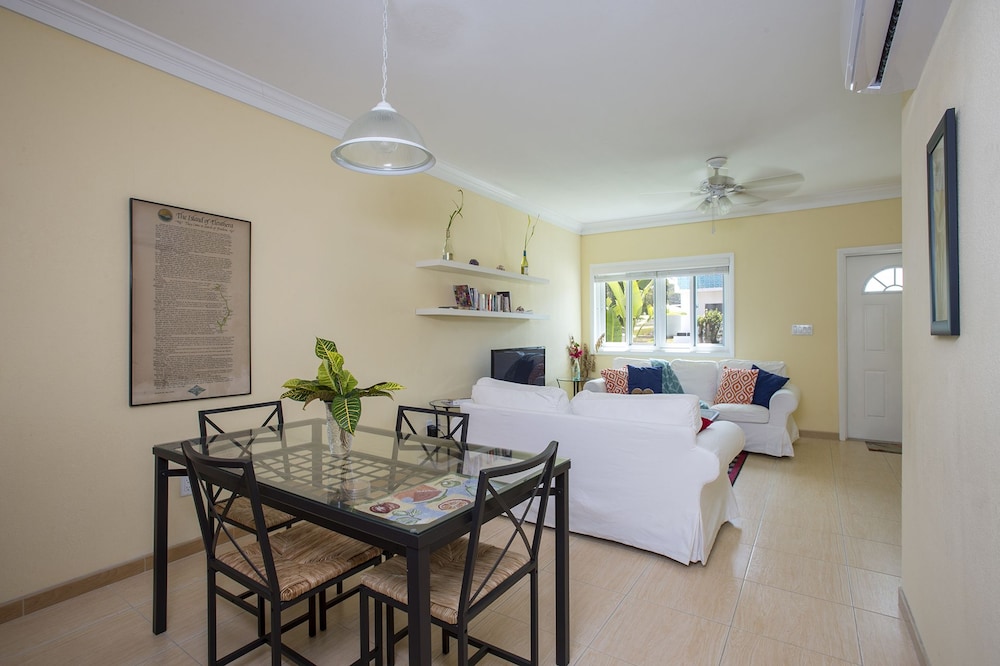 Sir Charles Guest House 20/34