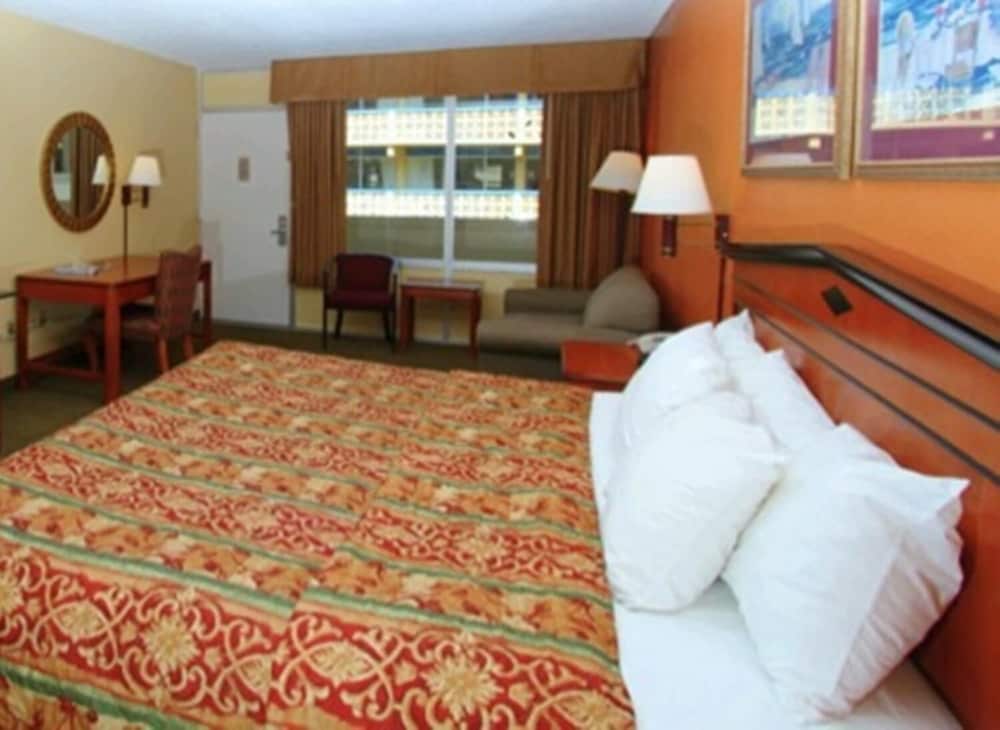 Days Inn by Wyndham Myrtle Beach-Beach Front 28/36