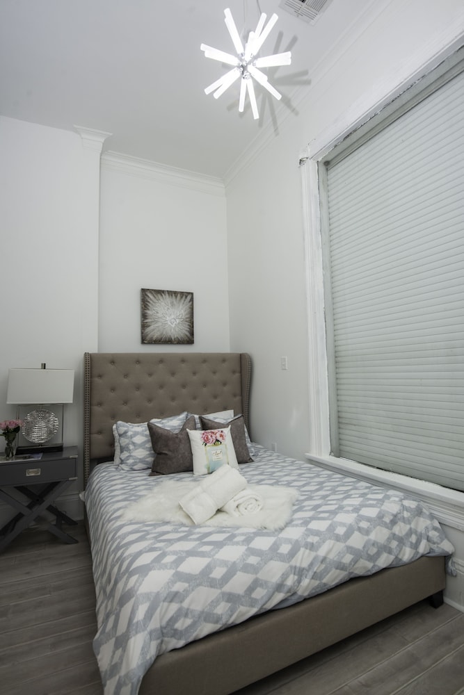 Best Location 7BR Next to FR Quarter! By YouRent 7/48