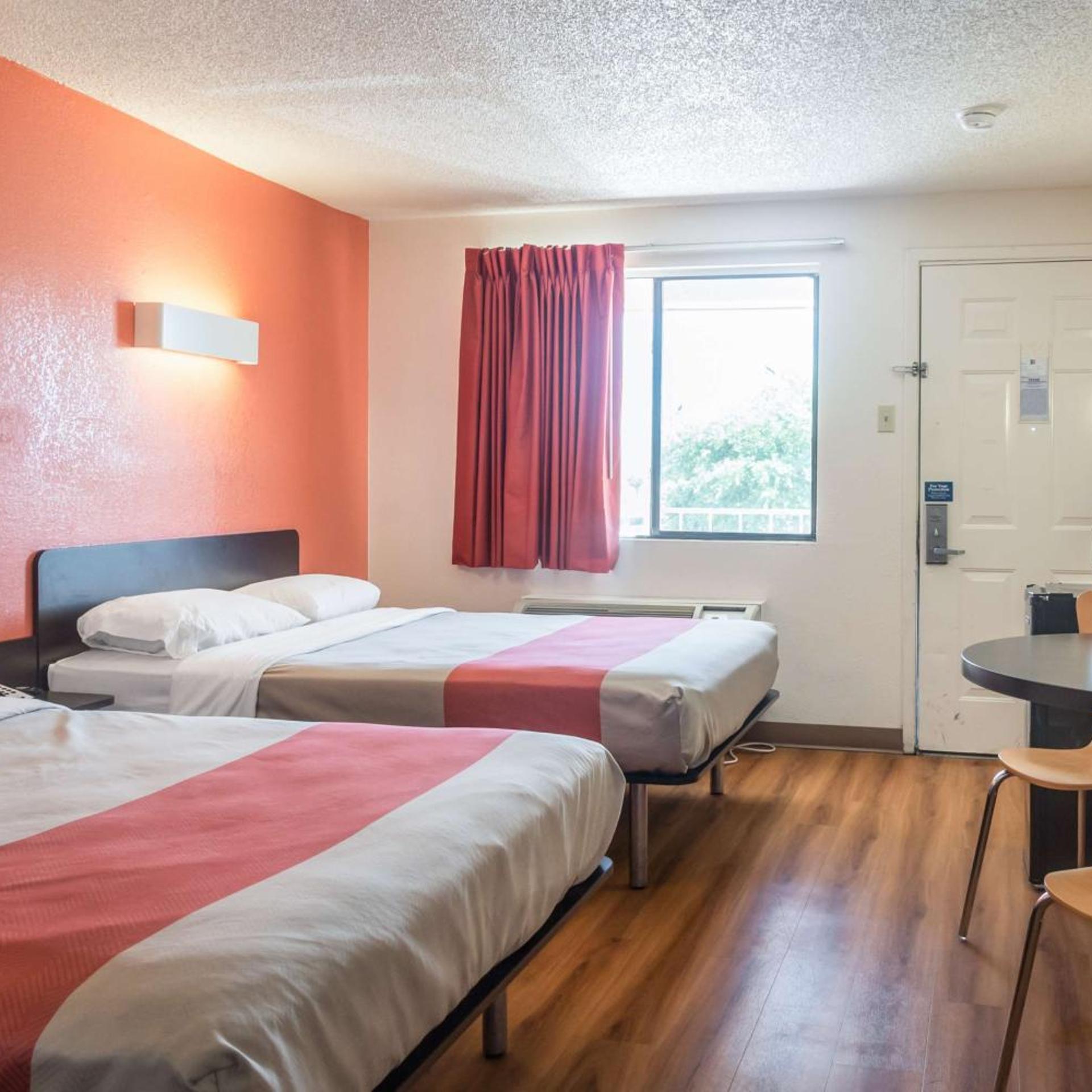 2 Queen Beds - Non-Smoking