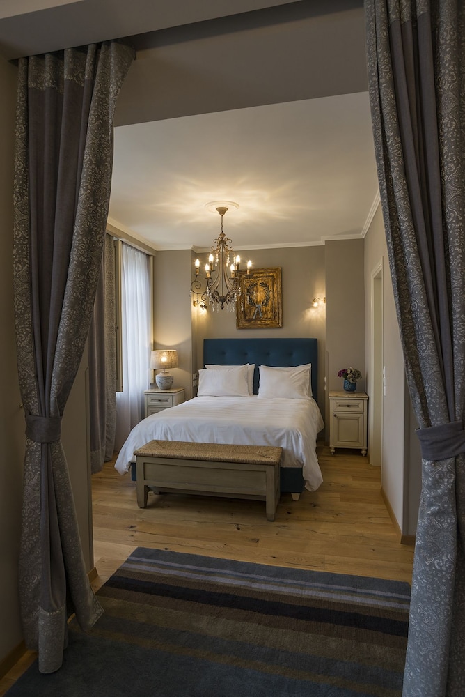 Hotel Antique 14/50