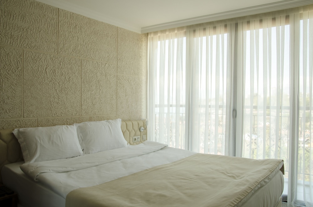 Patron Hotel 7/32