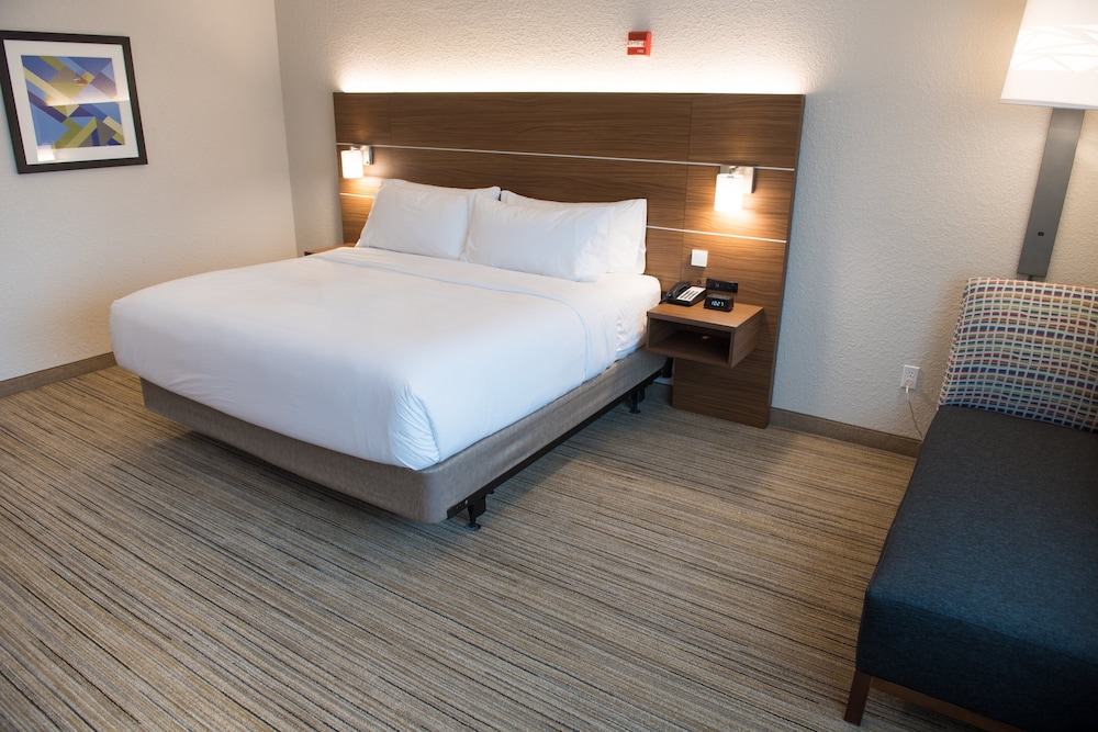 Holiday Inn Express & Suites Louisville N Jeffersonville 7/27