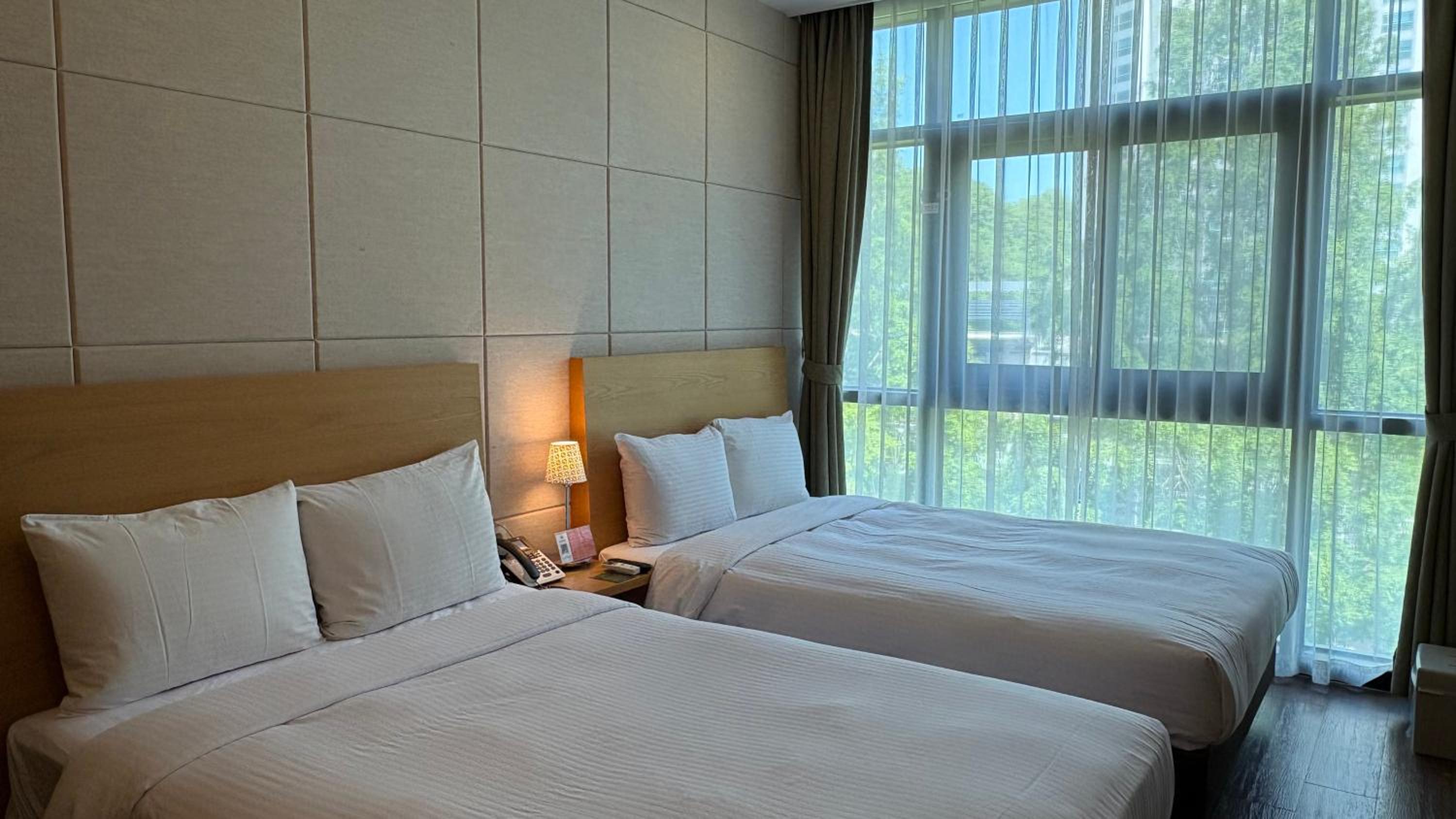 DELUXE, DOUBLE BED