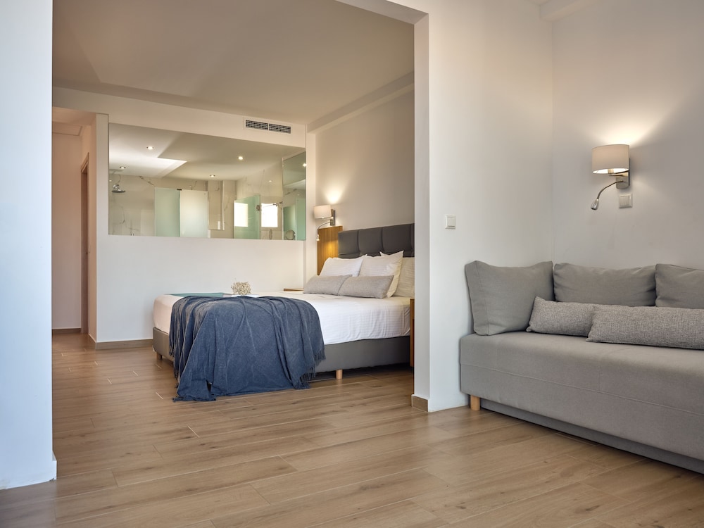 Cavo Orient Beach Hotel 11/50