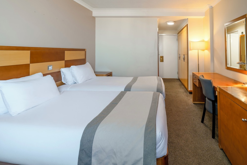 ROOM, TWIN BEDS, PARTIAL SEA VIEW