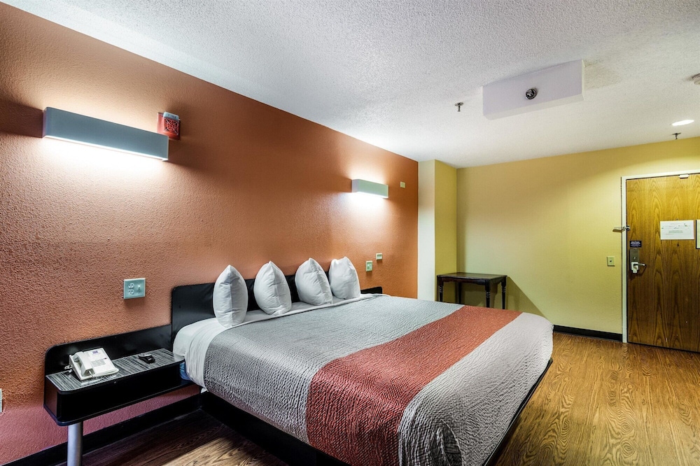 Motel6 Libertyville, IL 15/50