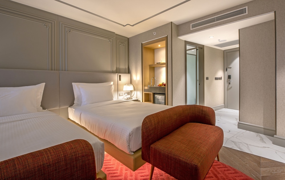 DELUXE, TWIN BEDS