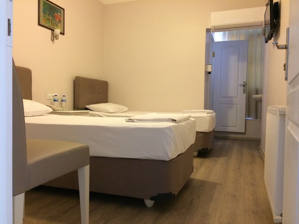 Burhaniye Merkez Otel 6/16