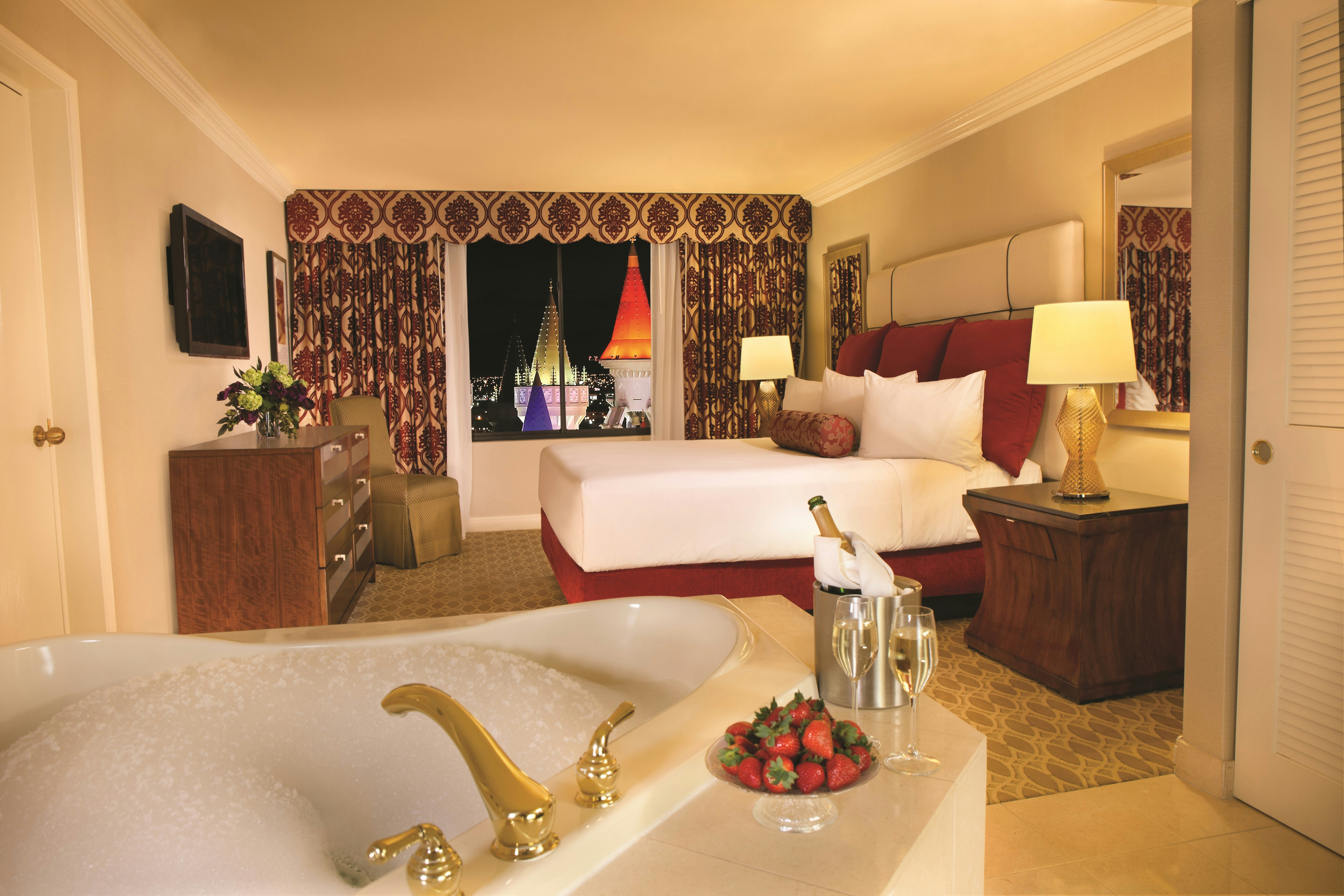 ROYAL, LUXURY, SUITE