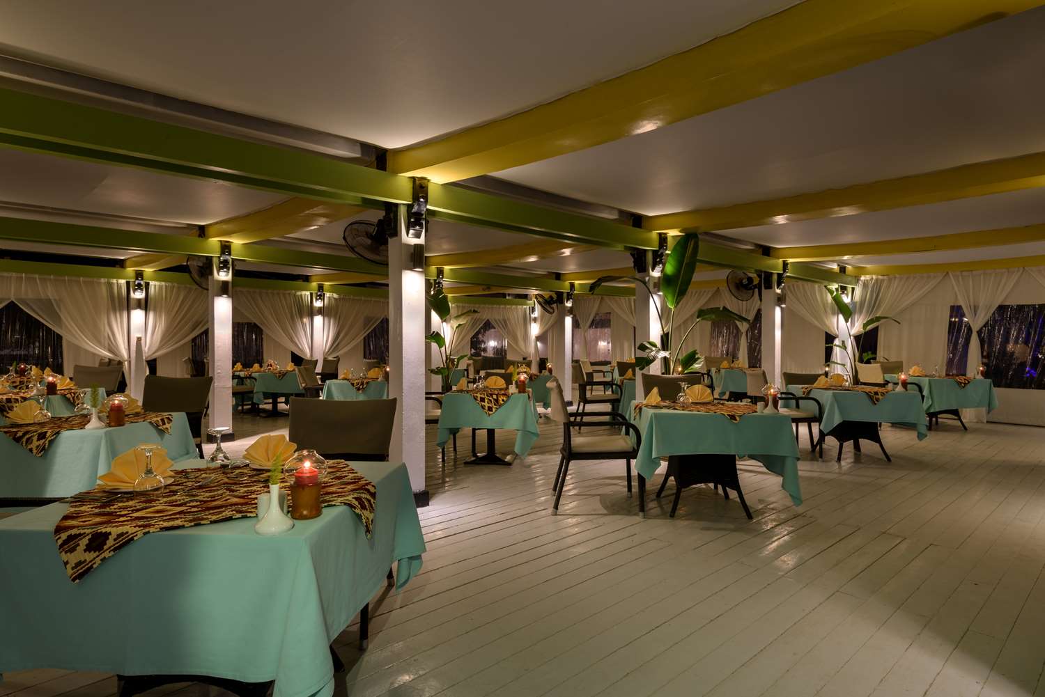 restaurant cafeteria