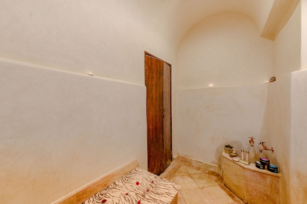 Riad Amina photo1