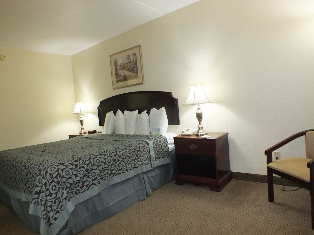 Days Inn by Wyndham Indianapolis Northeast 12/27