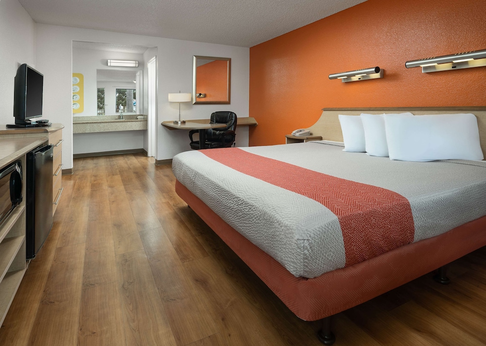 Motel6 Carlsbad, CA - Near Legoland 23/53