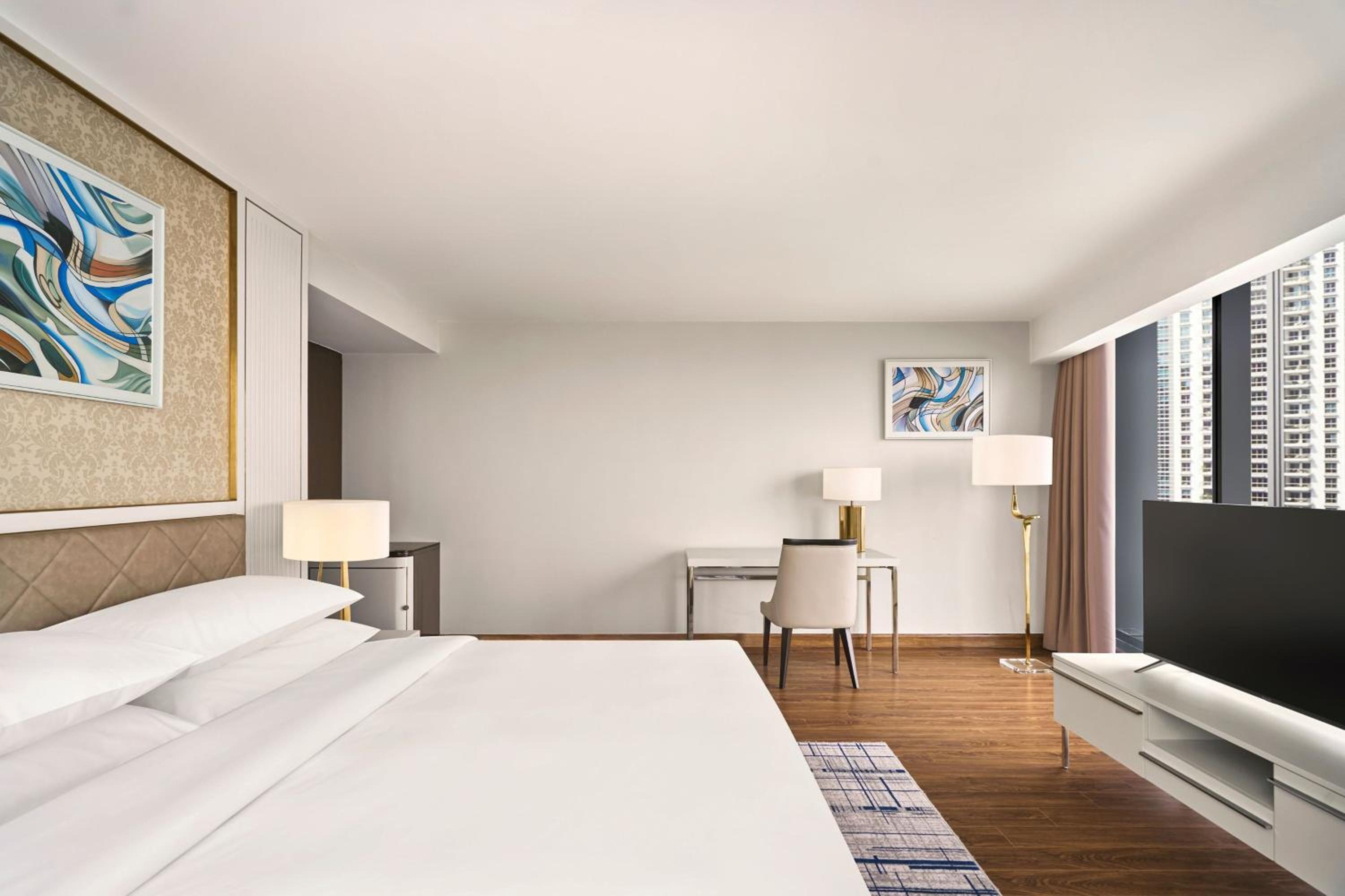 Sheraton, Club, King Bed, Skyline View