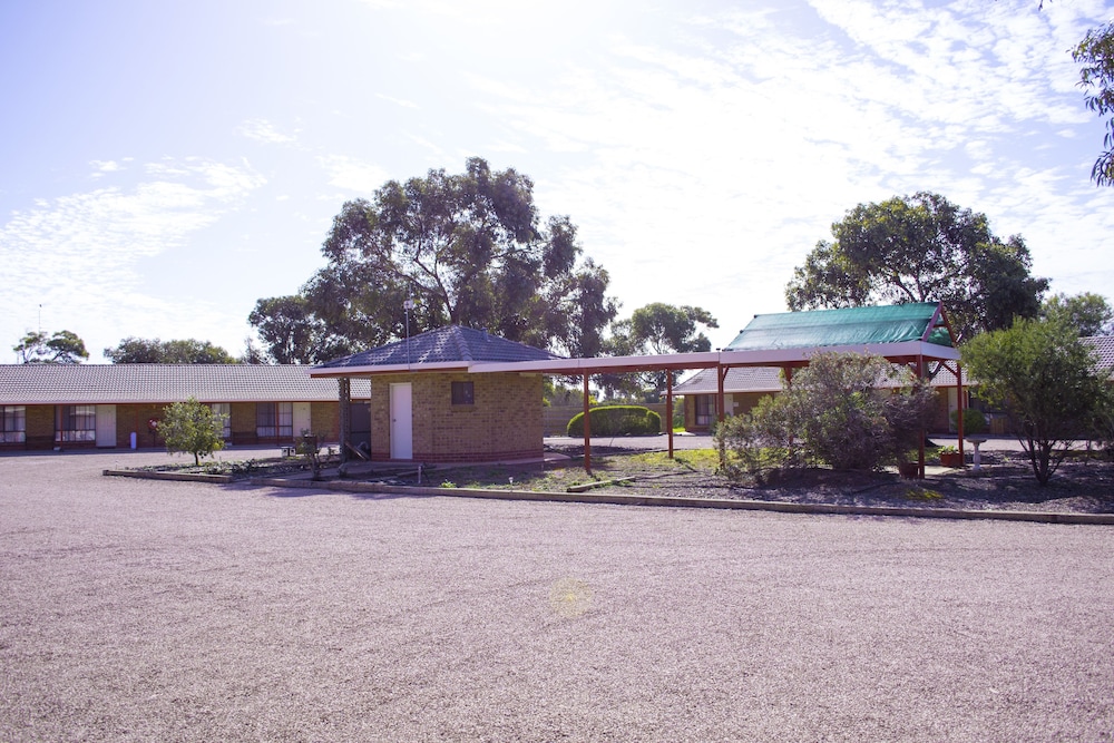 KADINA GATEWAY MOTOR INN 34/45