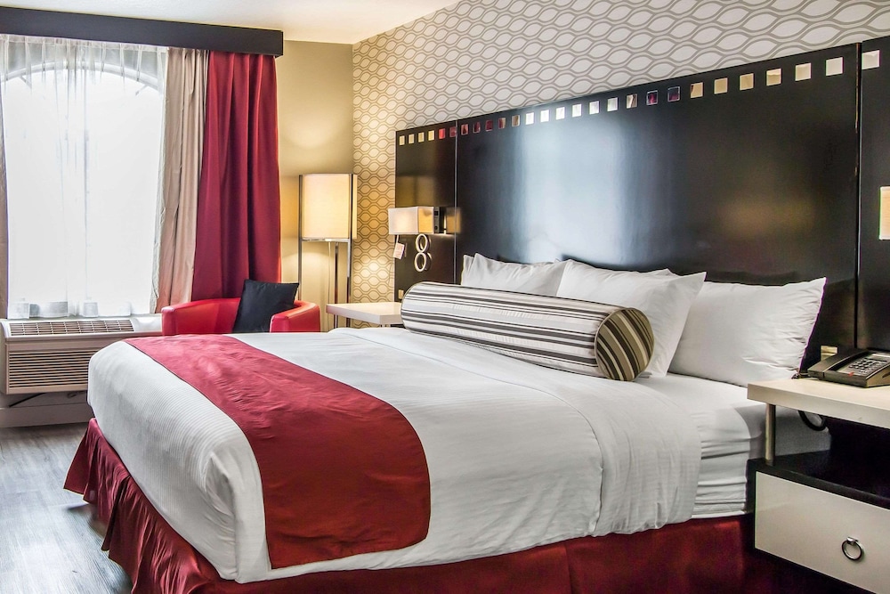 Standard, Queen Bed, Accessible