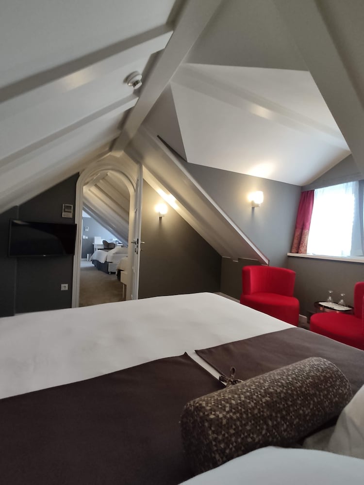 Superior, Twin Beds, 2 King Beds 3/7