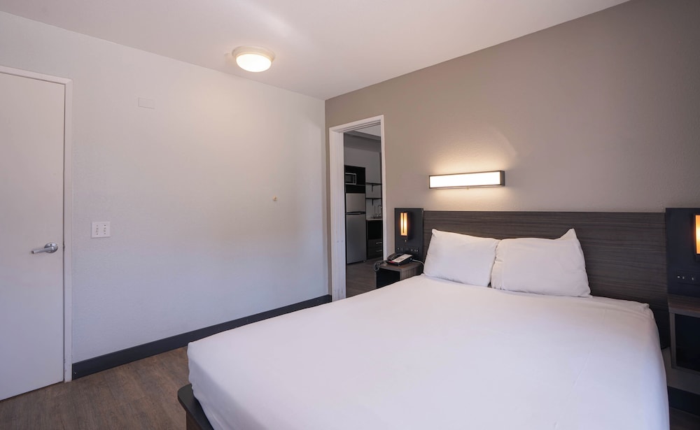 Standard, King Bed