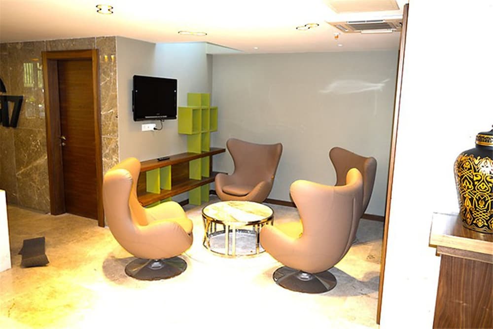 2017 Hotel 18/24