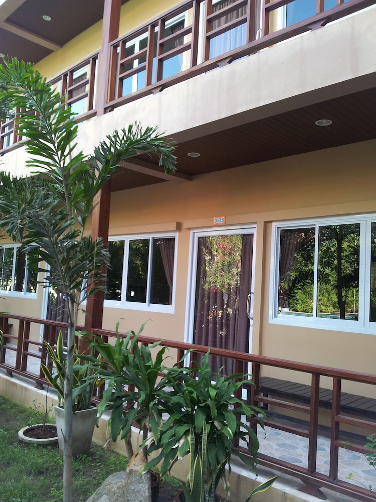 Silver Sands Beach Resort 2/100