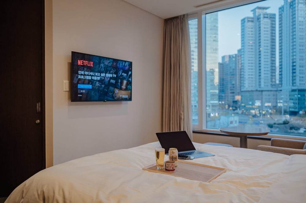 SUPERIOR, DOUBLE BED, CITY VIEW