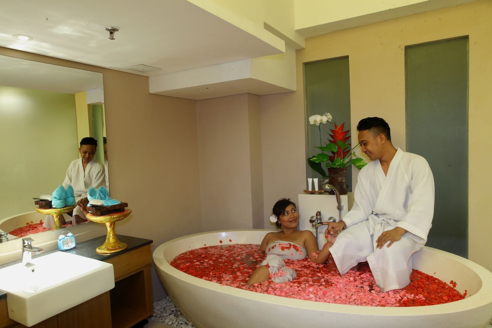 Grand Ixora Kuta Resort 33/73