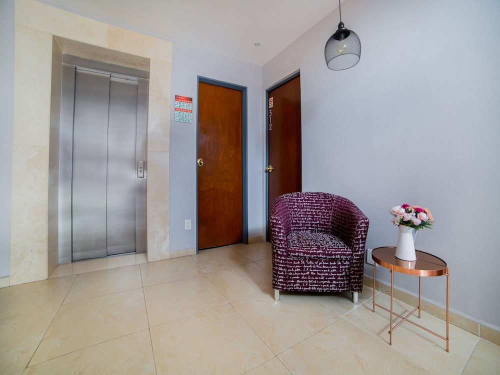 Hotel Monarca 20/33