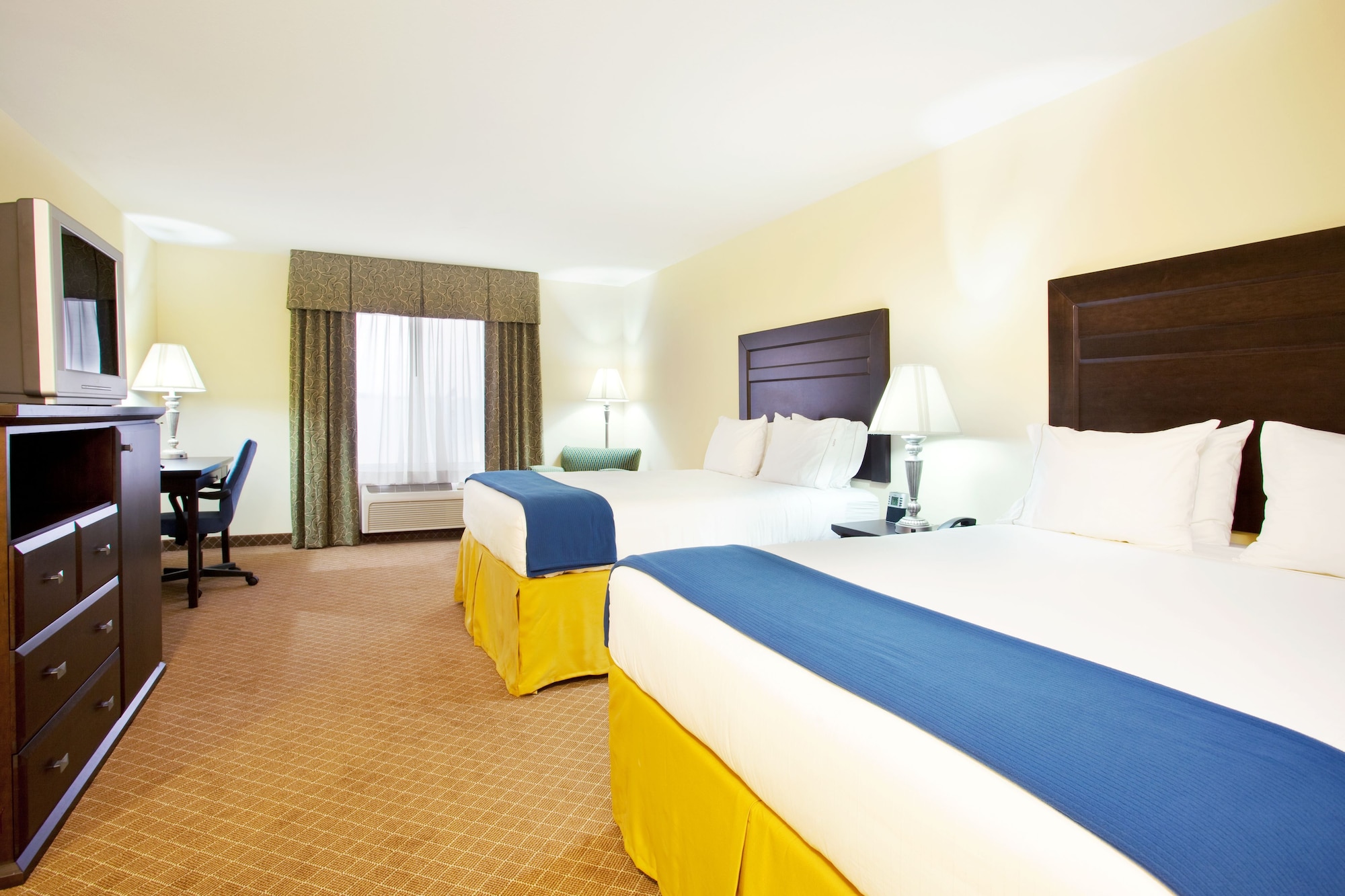 Standard, 2 Queen Beds, Extra Floor Space