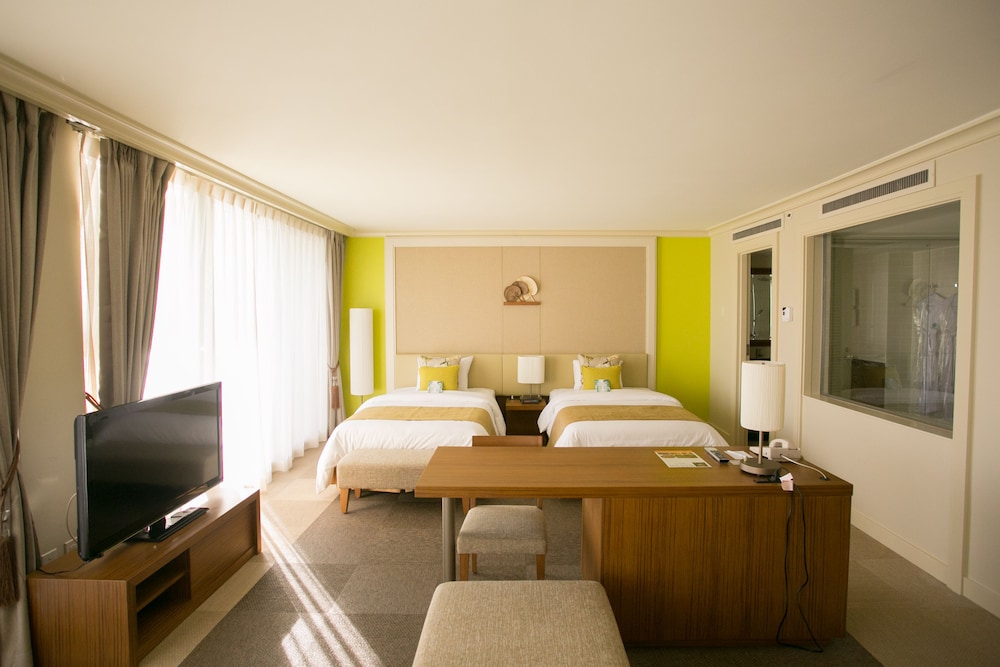 Guam Reef Olive Spa Resort 55/77