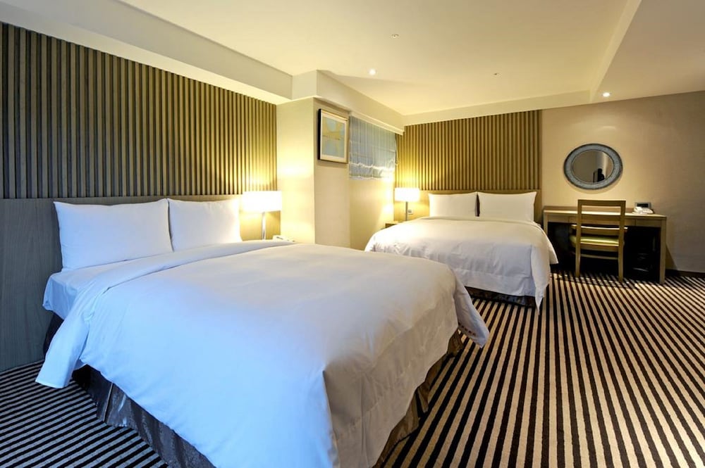INTERNATIONAL CITIZEN HOTEL 8/26
