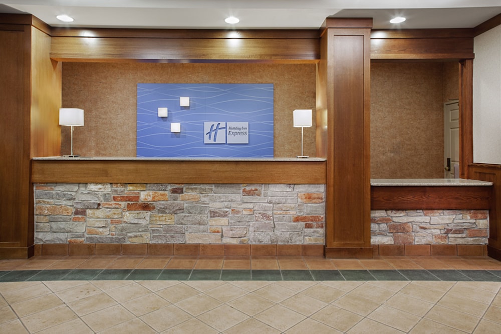 Holiday Inn Express Suites Coralville 6/67